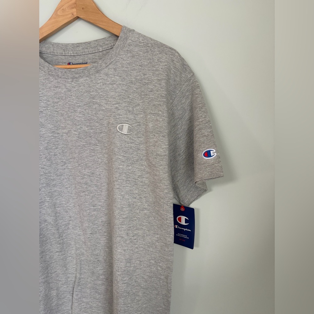 Champion Light Gray Short‎ Sleeve Men's Tee Shirt, Size Medium NWT